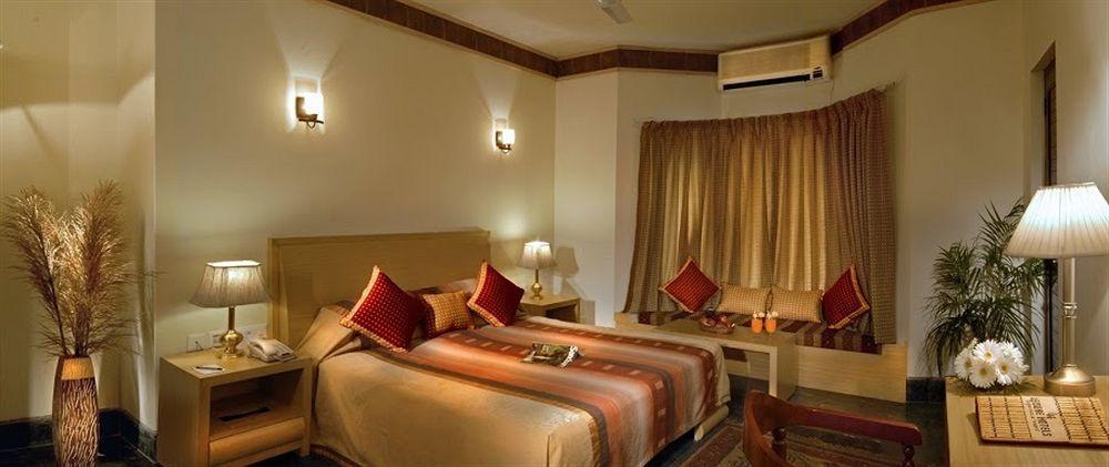 The Riverview Retreat Corbett By Leisure Hotels Garjia Room photo