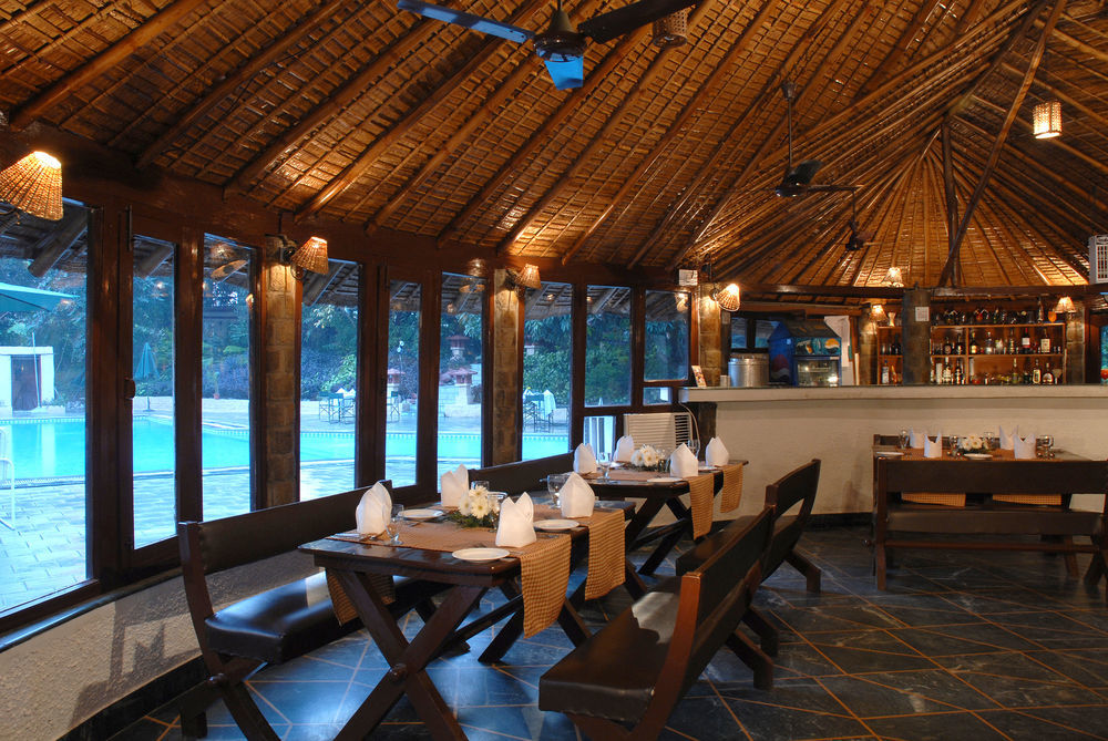 The Riverview Retreat Corbett By Leisure Hotels Garjia Restaurant photo